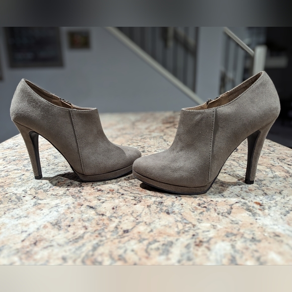 Faux suede booties - Picture 5 of 9